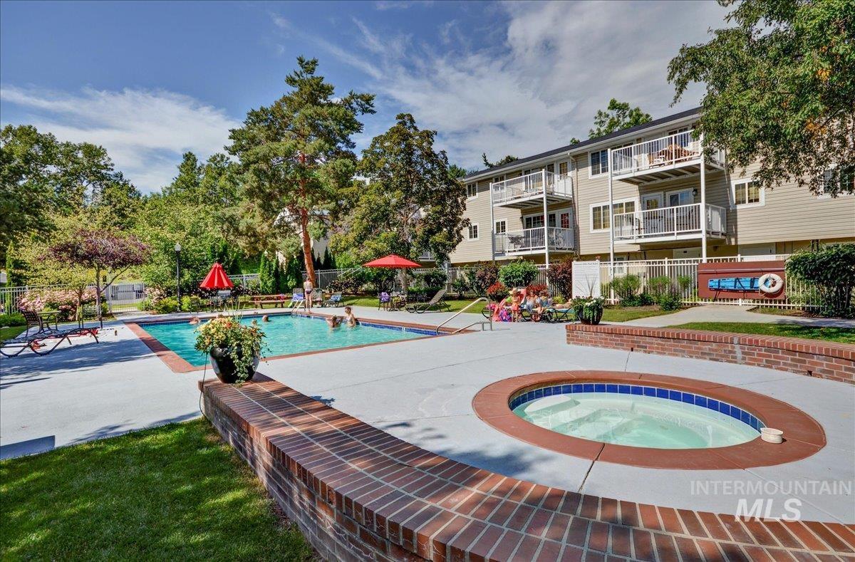 305 Village Lane, Boise, Idaho 83702, 1 Bedroom, 1 Bathroom, Residential For Sale, Price $329,000,MLS 98972262