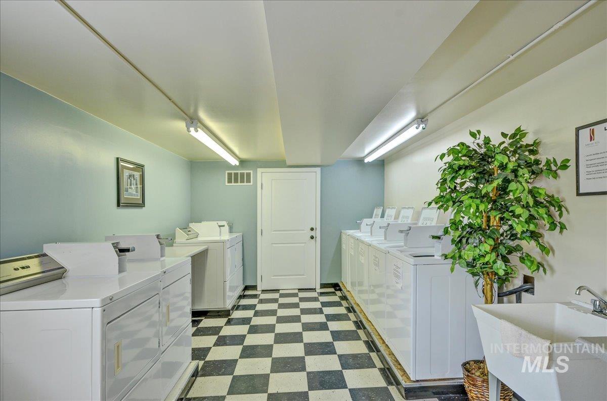 305 Village Lane, Boise, Idaho 83702, 1 Bedroom, 1 Bathroom, Residential For Sale, Price $329,000,MLS 98972262