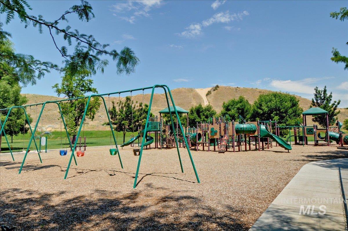 305 Village Lane, Boise, Idaho 83702, 1 Bedroom, 1 Bathroom, Residential For Sale, Price $329,000,MLS 98972262