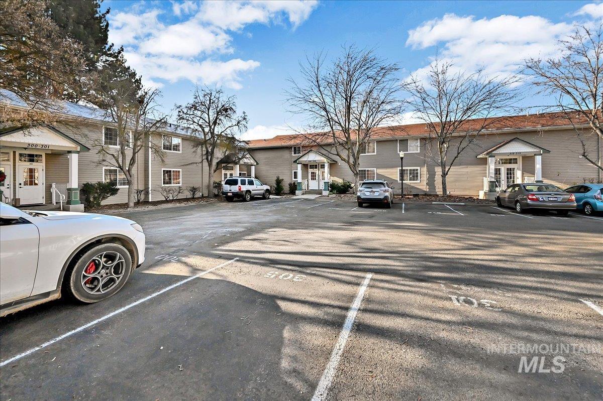305 Village Lane, Boise, Idaho 83702, 1 Bedroom, 1 Bathroom, Residential For Sale, Price $329,000,MLS 98972262