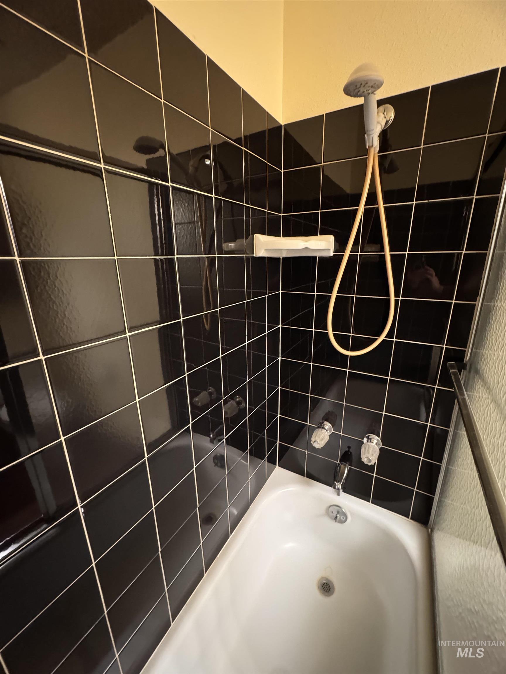 606 4Th St, Fruitland, Idaho 83619, 3 Bedrooms, 1.5 Bathrooms, Residential For Sale, Price $325,000,MLS 98972263