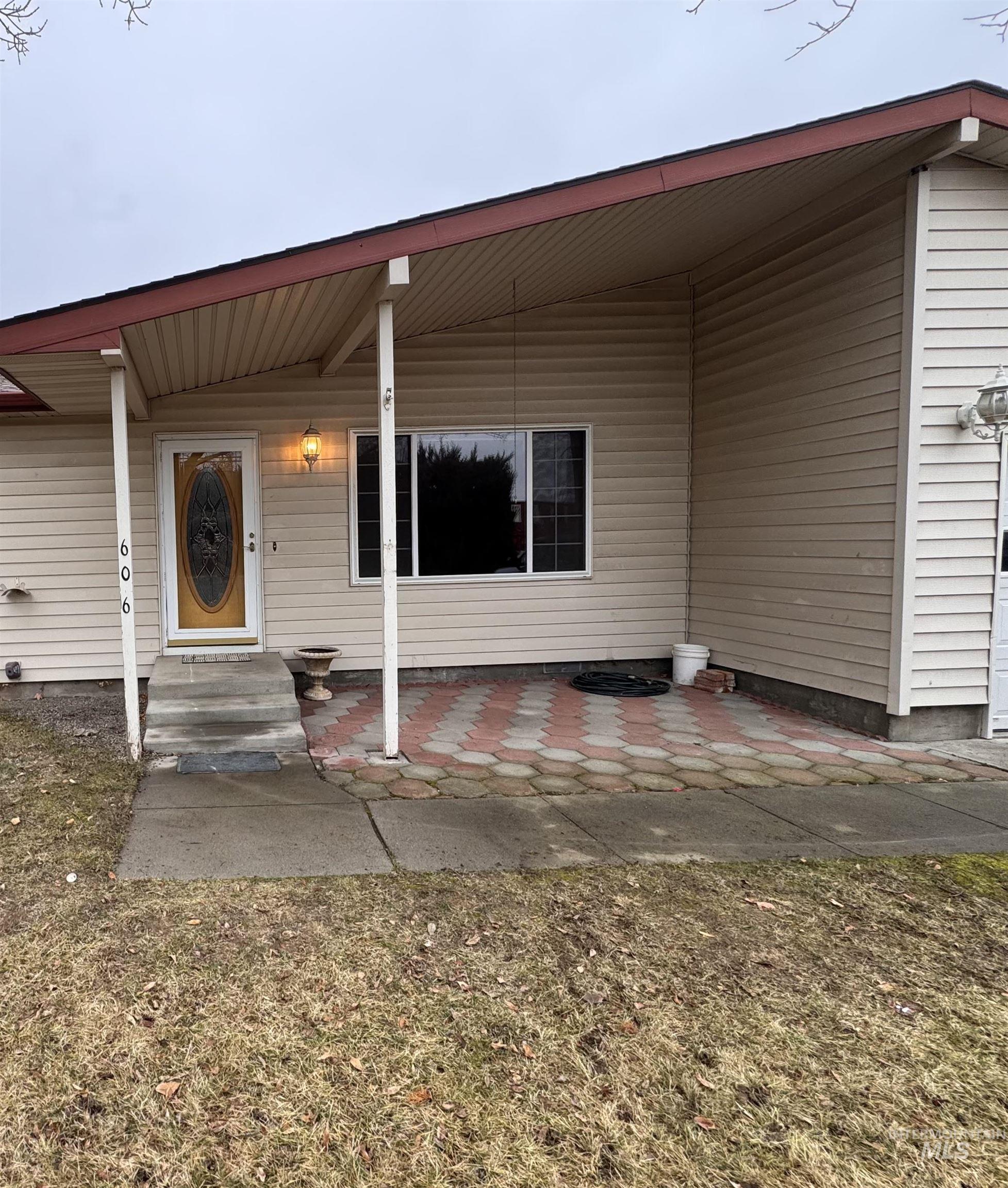 606 4Th St, Fruitland, Idaho 83619, 3 Bedrooms, 1.5 Bathrooms, Residential For Sale, Price $325,000,MLS 98972263