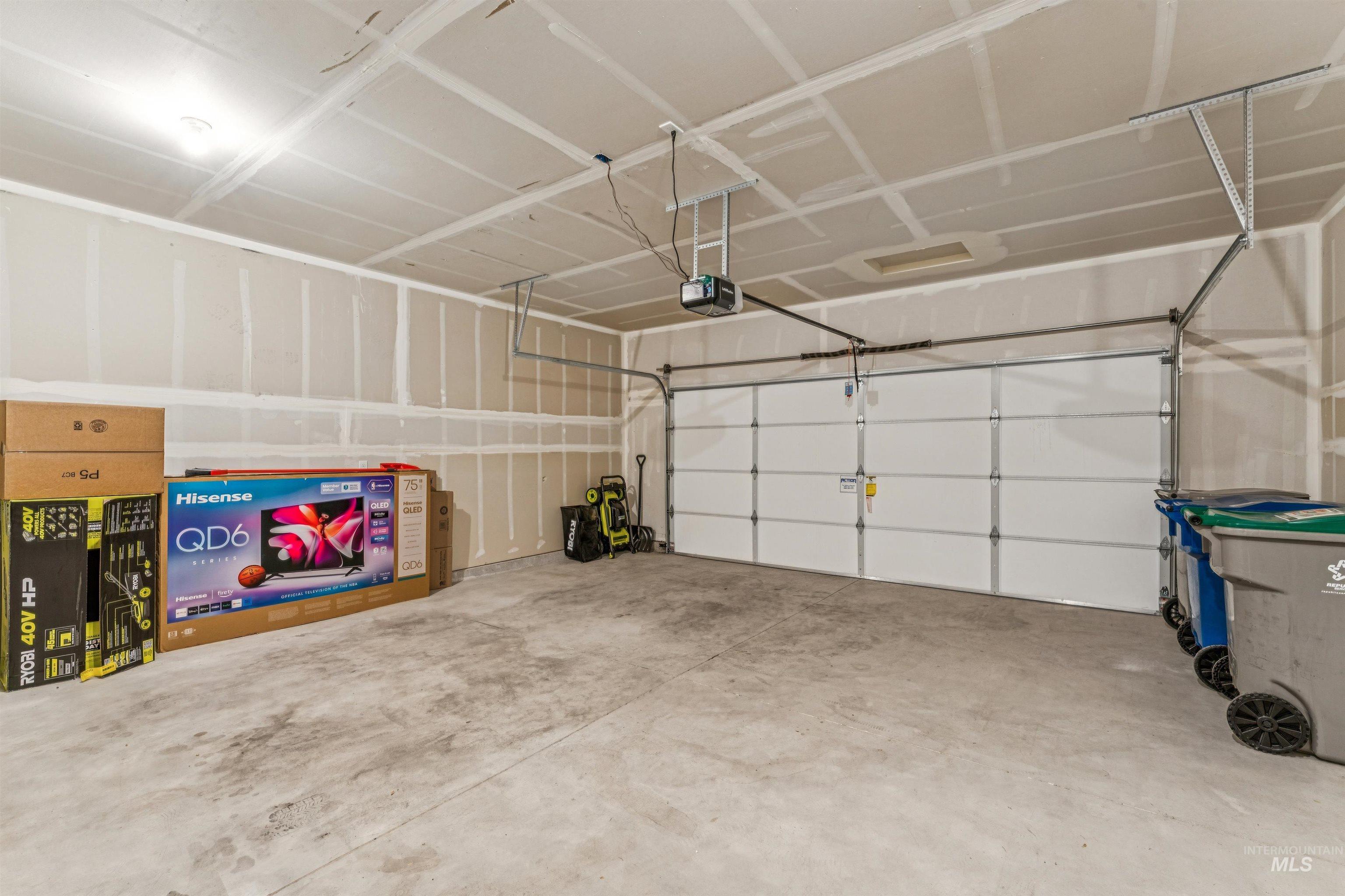 9968 W Smoke Ranch Drive, Boise, Idaho 83709, 3 Bedrooms, 2.5 Bathrooms, Residential For Sale, Price $474,900,MLS 98972264