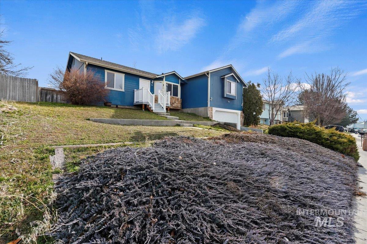 58 S Peppermint Dr, Nampa, Idaho 83687, 3 Bedrooms, 2 Bathrooms, Residential For Sale, Price $355,000,MLS 98972269