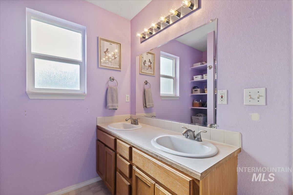 58 S Peppermint Dr, Nampa, Idaho 83687, 3 Bedrooms, 2 Bathrooms, Residential For Sale, Price $355,000,MLS 98972269