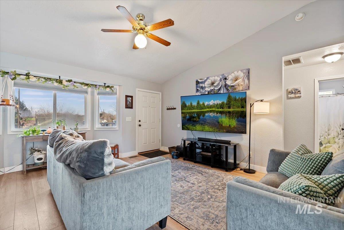 58 S Peppermint Dr, Nampa, Idaho 83687, 3 Bedrooms, 2 Bathrooms, Residential For Sale, Price $355,000,MLS 98972269