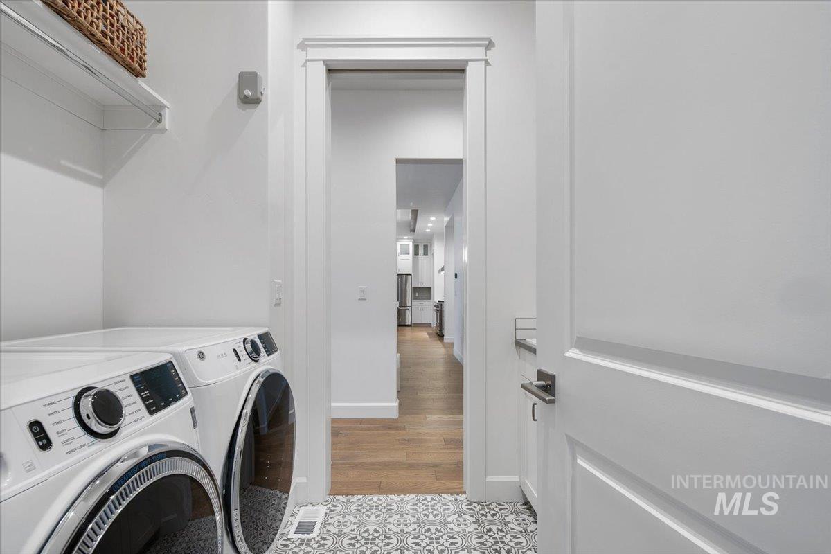 2260 E Timber Trail St, Kuna, Idaho 83634, 4 Bedrooms, 3.5 Bathrooms, Residential For Sale, Price $1,099,990,MLS 98972270