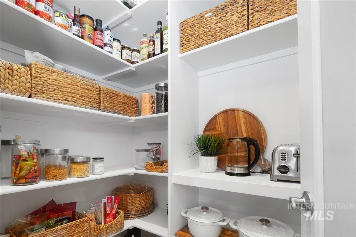 2260 E Timber Trail St, Kuna, Idaho 83634, 4 Bedrooms, 3.5 Bathrooms, Residential For Sale, Price $1,099,990,MLS 98972270