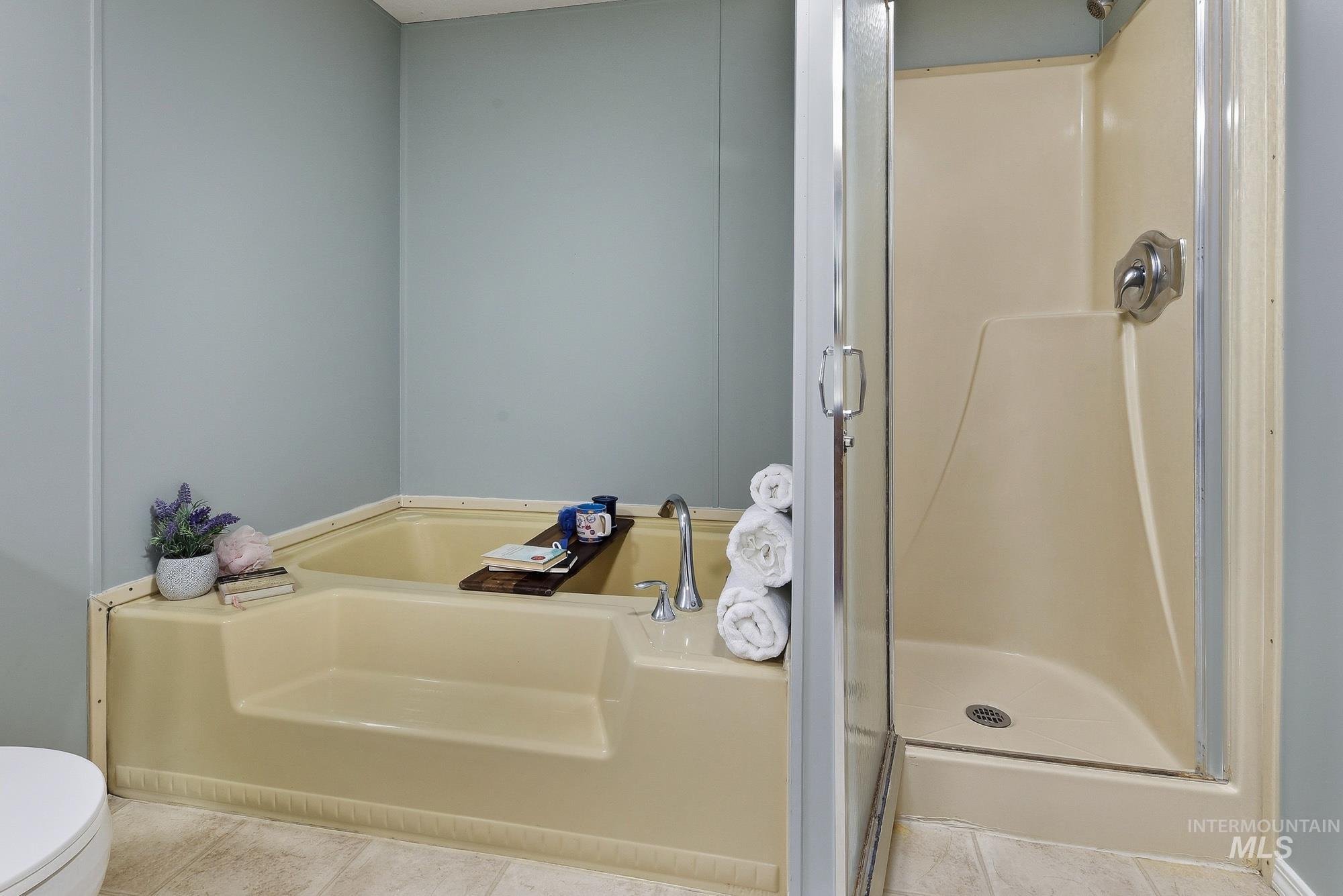 1907 W Flamingo Ave Unit 43, Nampa, Idaho 83651-1680, 3 Bedrooms, 2 Bathrooms, Residential For Sale, Price $189,980,MLS 98972271