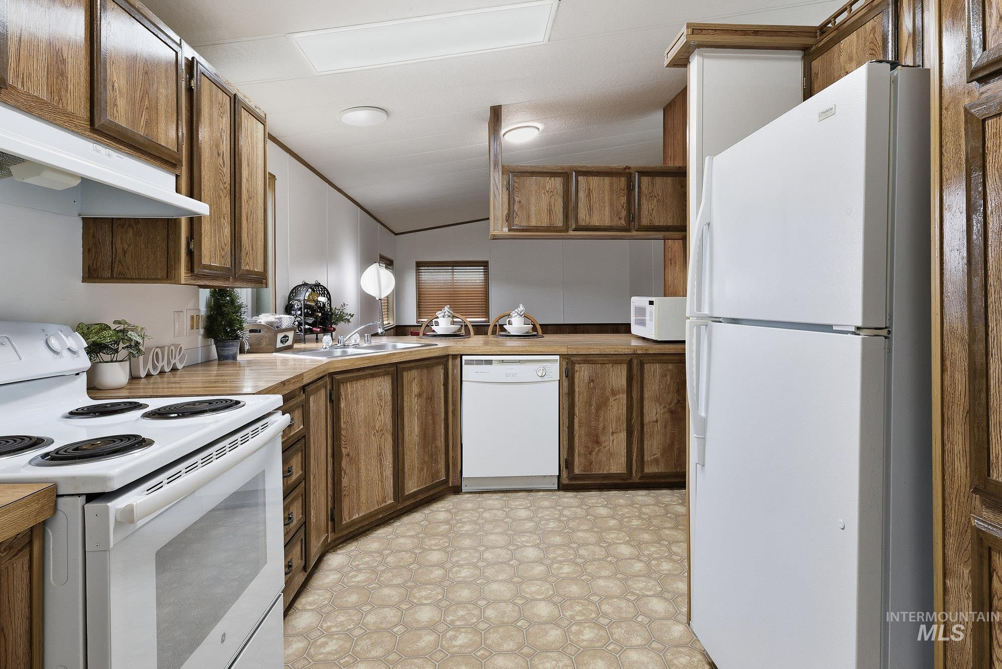 1907 W Flamingo Ave Unit 43, Nampa, Idaho 83651-1680, 3 Bedrooms, 2 Bathrooms, Residential For Sale, Price $189,980,MLS 98972271