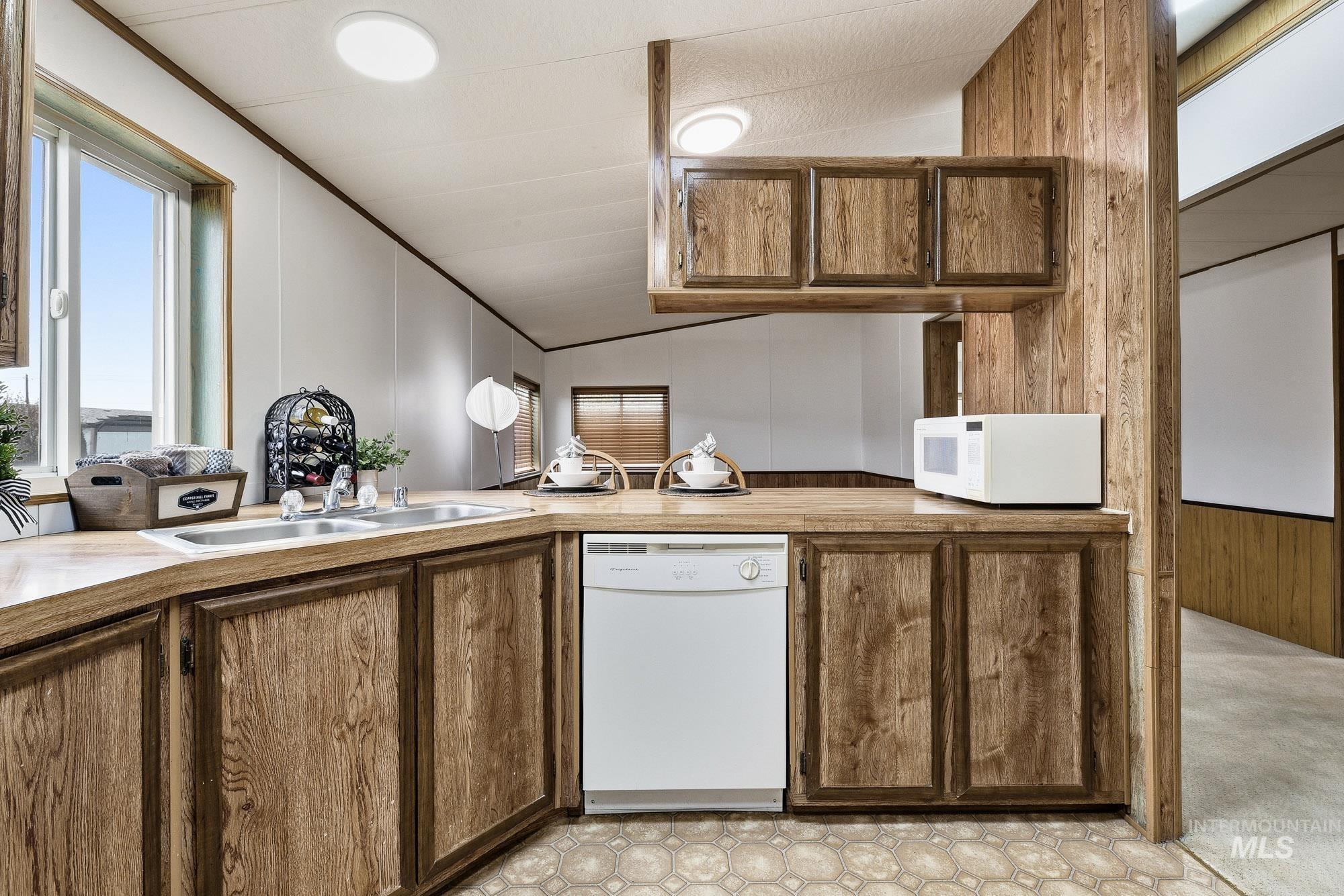 1907 W Flamingo Ave Unit 43, Nampa, Idaho 83651-1680, 3 Bedrooms, 2 Bathrooms, Residential For Sale, Price $189,980,MLS 98972271