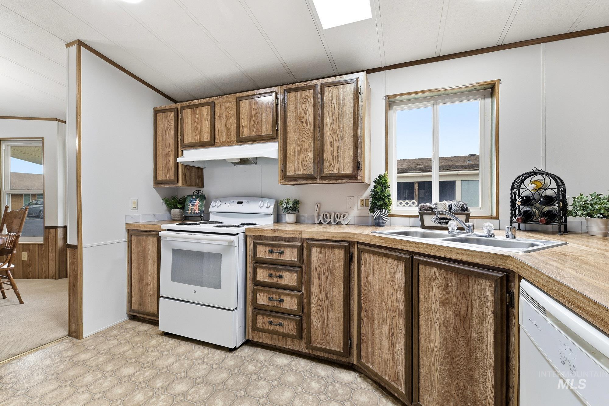 1907 W Flamingo Ave Unit 43, Nampa, Idaho 83651-1680, 3 Bedrooms, 2 Bathrooms, Residential For Sale, Price $189,980,MLS 98972271