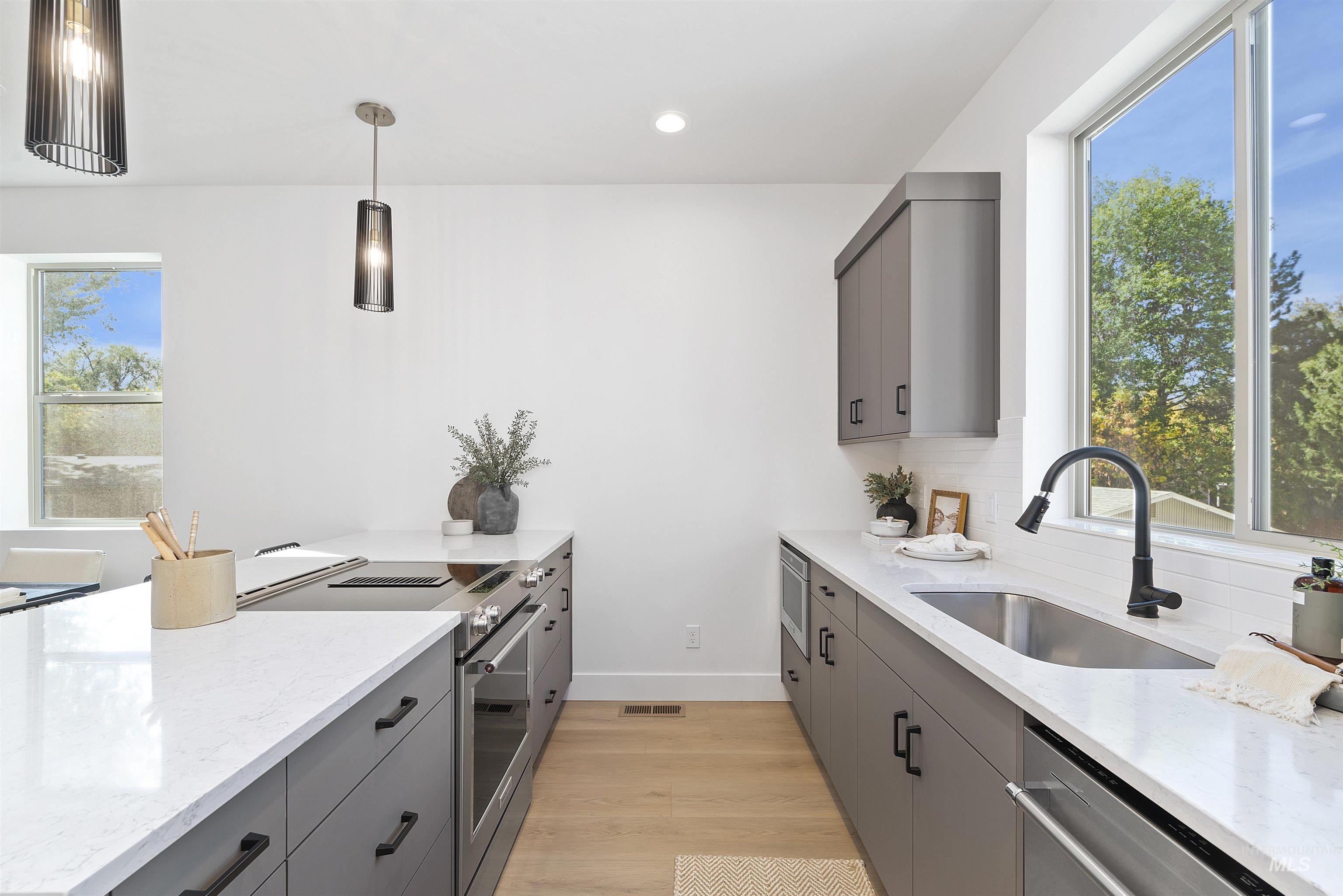 1703 S Rock View Ln, Boise, Idaho 83705, 2 Bedrooms, 2.5 Bathrooms, Residential For Sale, Price $476,880,MLS 98972273