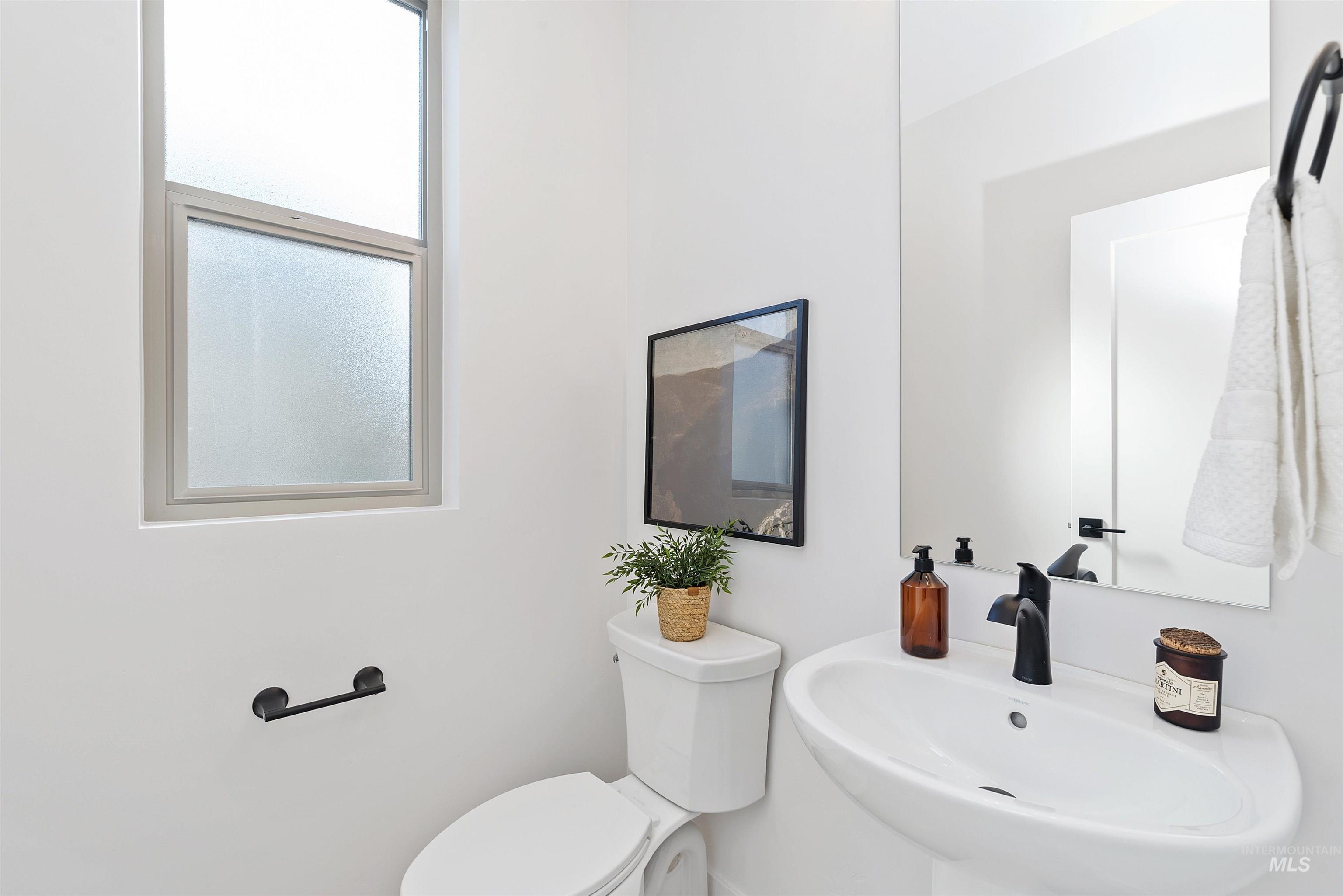 1703 S Rock View Ln, Boise, Idaho 83705, 2 Bedrooms, 2.5 Bathrooms, Residential For Sale, Price $476,880,MLS 98972273