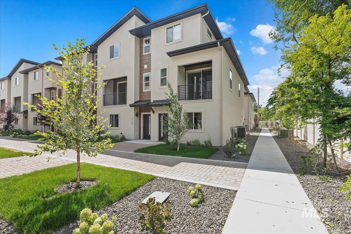 1703 S Rock View Ln, Boise, Idaho 83705, 2 Bedrooms, 2.5 Bathrooms, Residential For Sale, Price $476,880,MLS 98972273