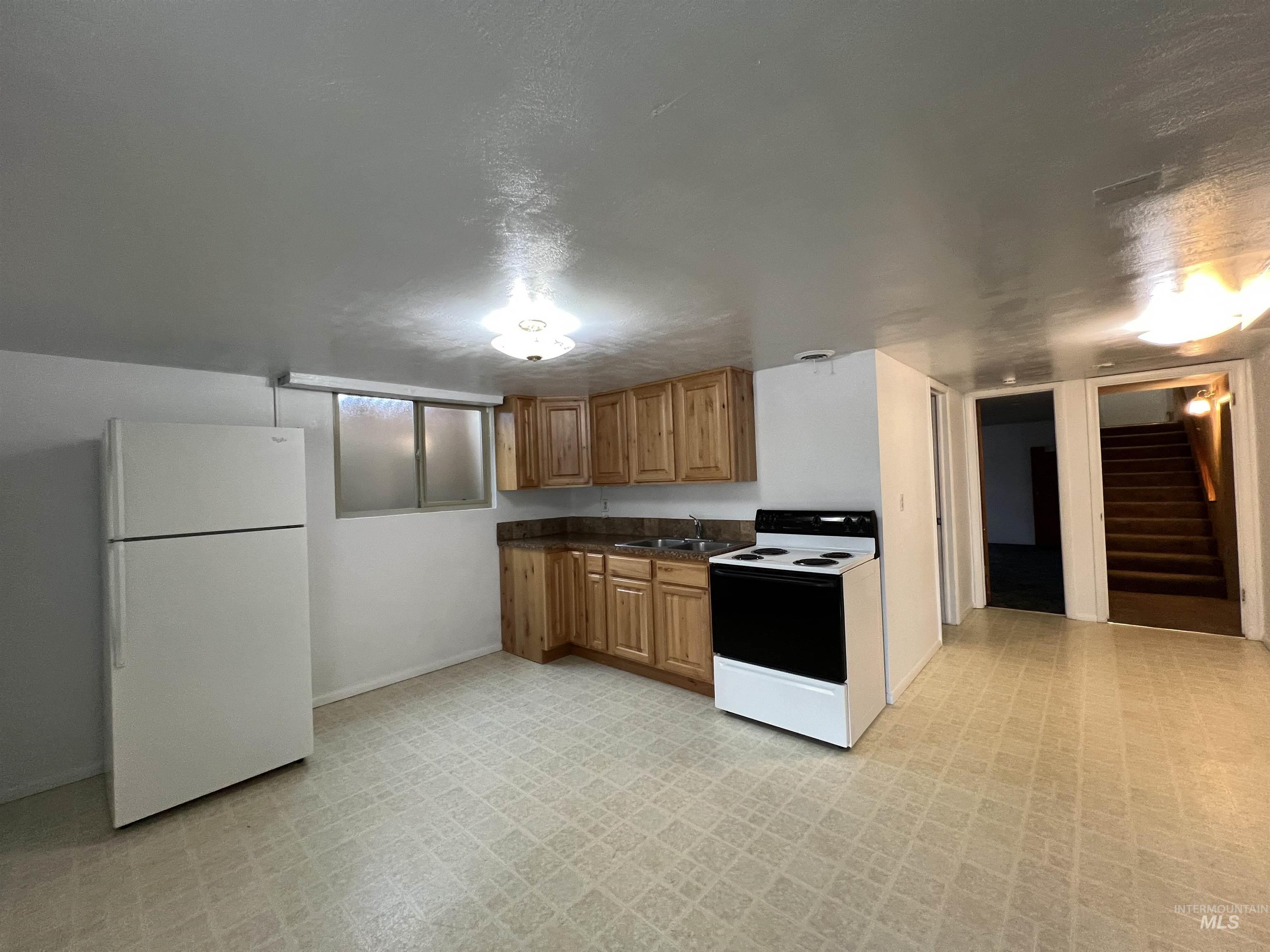 2405 Sunset #2, Ontario, Oregon 97914, 2 Bedrooms, 1 Bathroom, Rental For Rent, Price $1,295,MLS 98972279