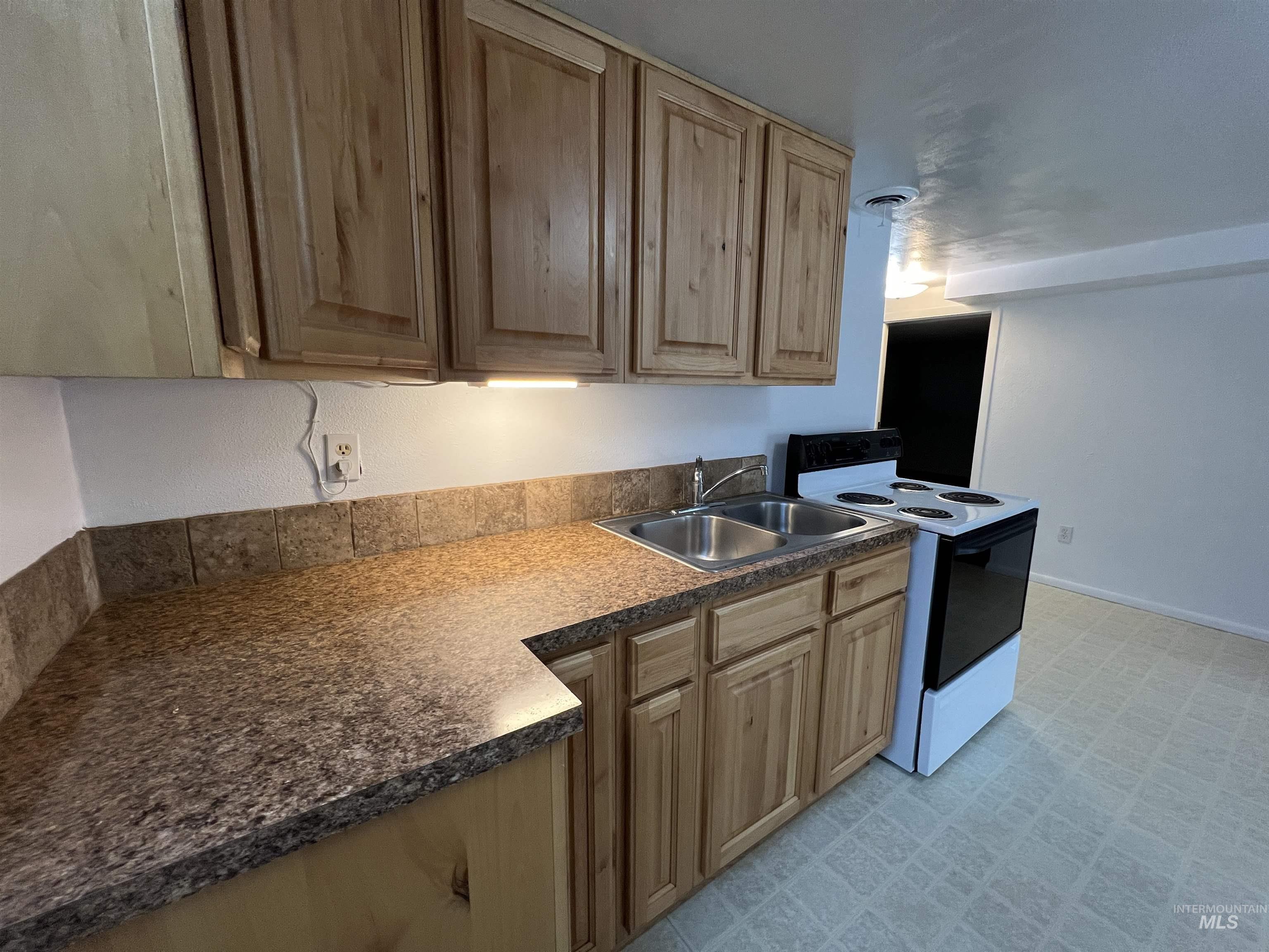 2405 Sunset #2, Ontario, Oregon 97914, 2 Bedrooms, 1 Bathroom, Rental For Rent, Price $1,295,MLS 98972279