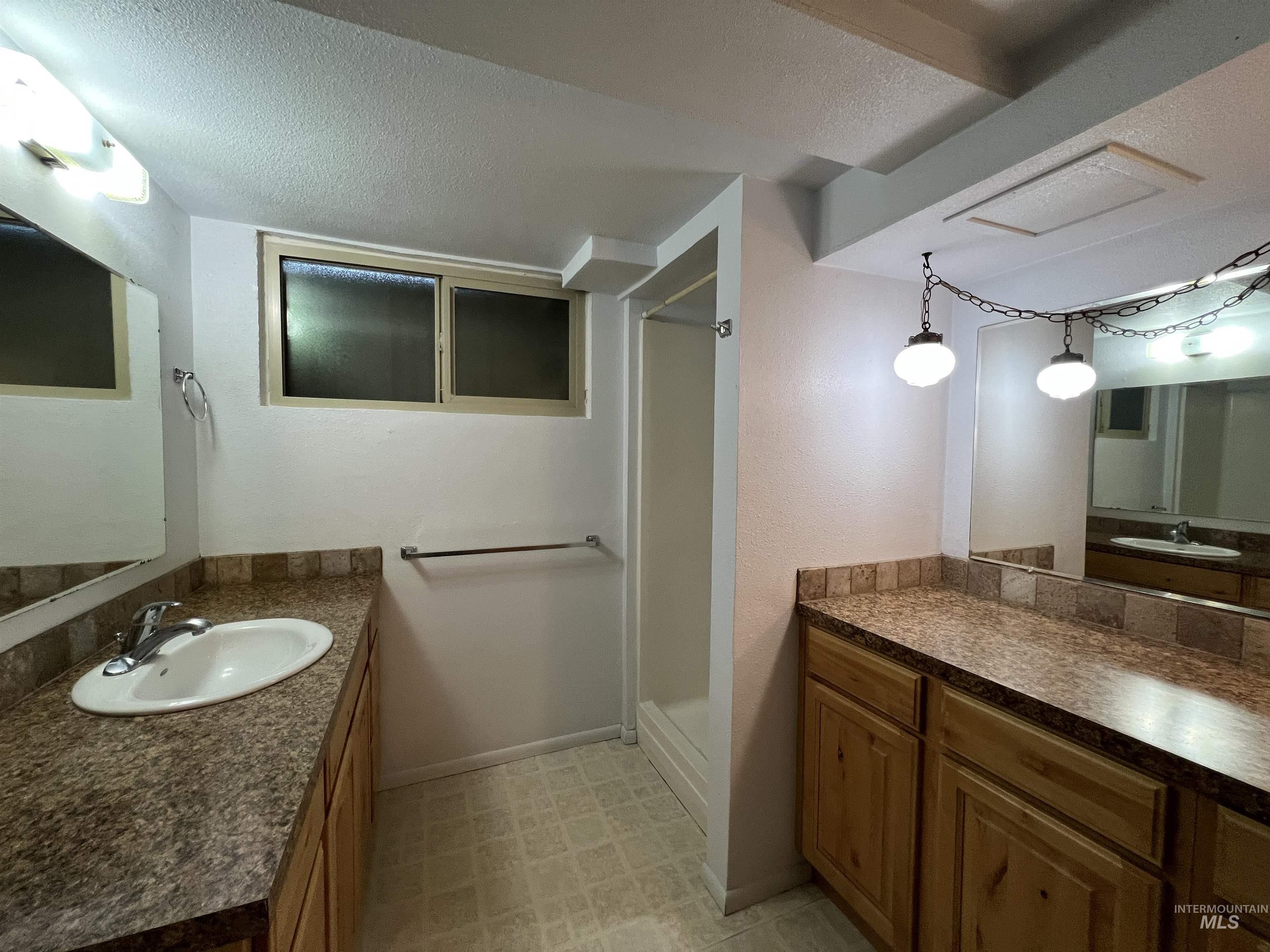 2405 Sunset #2, Ontario, Oregon 97914, 2 Bedrooms, 1 Bathroom, Rental For Rent, Price $1,295,MLS 98972279