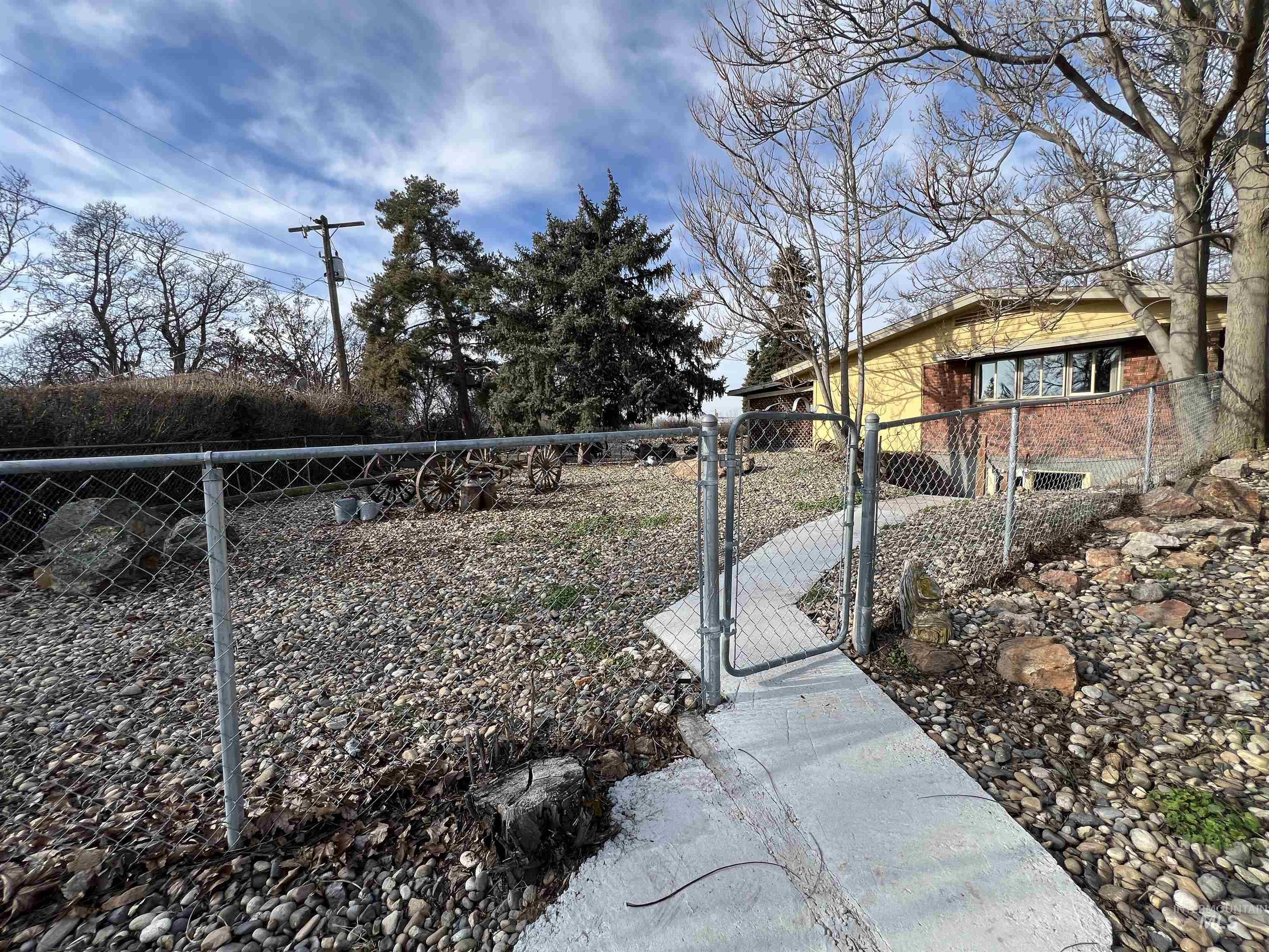 2405 Sunset #2, Ontario, Oregon 97914, 2 Bedrooms, 1 Bathroom, Rental For Rent, Price $1,295,MLS 98972279