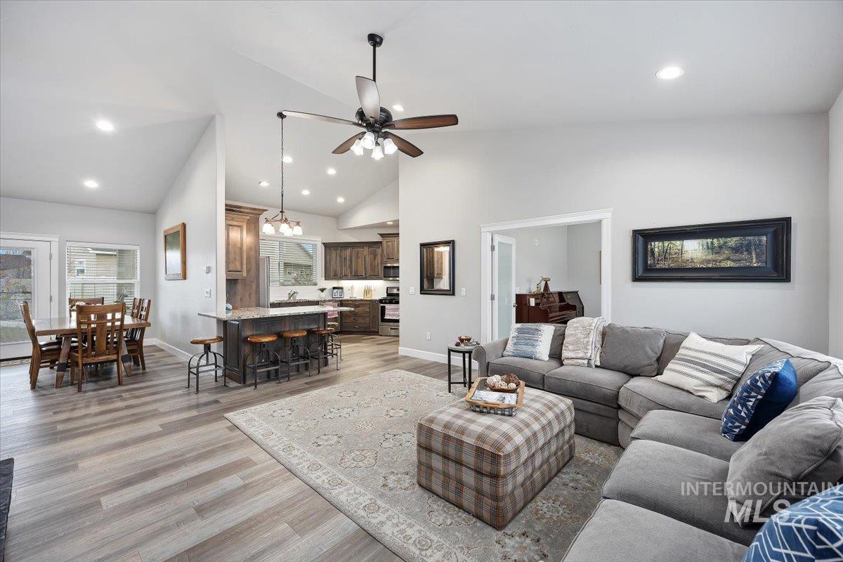 900 Glen Eagle Dr, Jerome, Idaho 83338, 4 Bedrooms, 3.5 Bathrooms, Residential For Sale, Price $535,750,MLS 98972281