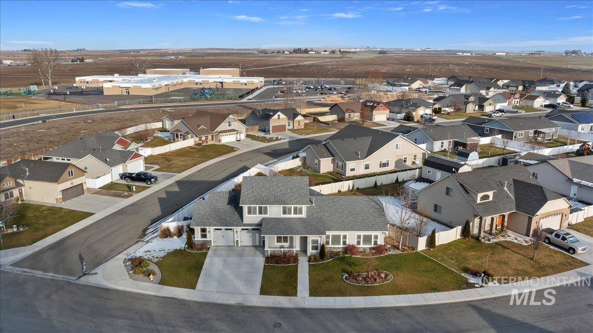 900 Glen Eagle Dr, Jerome, Idaho 83338, 4 Bedrooms, 3.5 Bathrooms, Residential For Sale, Price $535,750,MLS 98972281