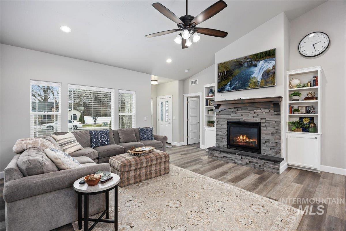 900 Glen Eagle Dr, Jerome, Idaho 83338, 4 Bedrooms, 3.5 Bathrooms, Residential For Sale, Price $535,750,MLS 98972281