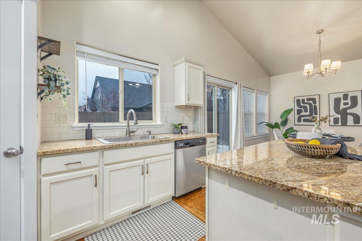 4372 S Cruzatte Ln, Boise, Idaho 83716, 3 Bedrooms, 2 Bathrooms, Residential For Sale, Price $515,000,MLS 98972286