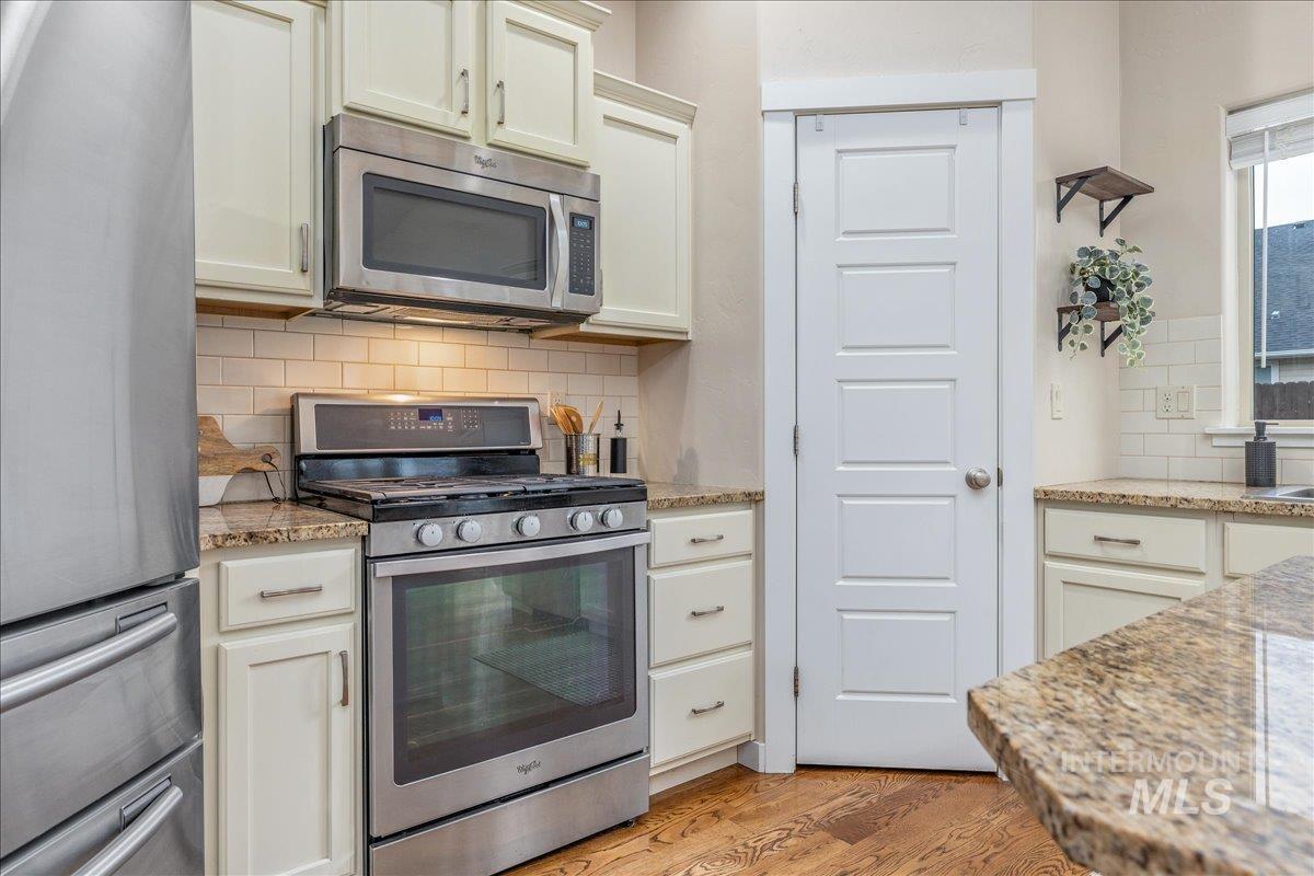 4372 S Cruzatte Ln, Boise, Idaho 83716, 3 Bedrooms, 2 Bathrooms, Residential For Sale, Price $515,000,MLS 98972286