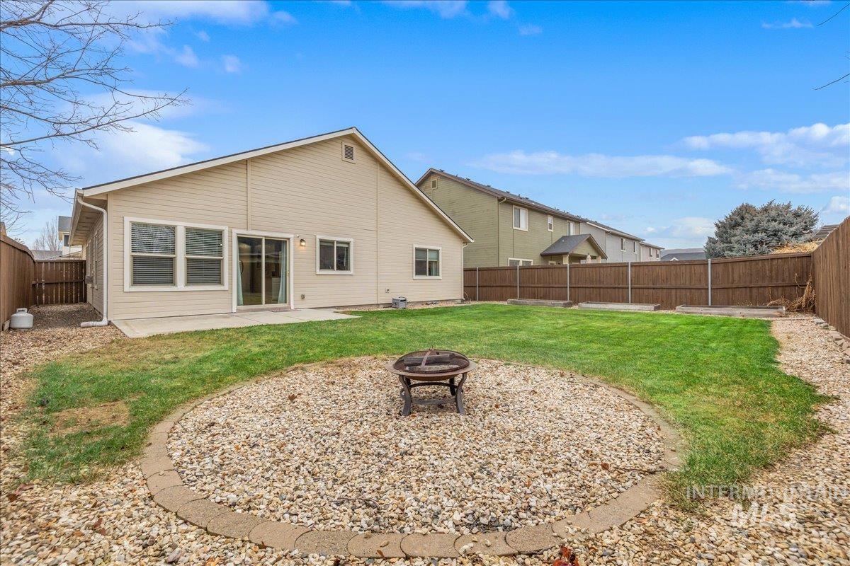 4372 S Cruzatte Ln, Boise, Idaho 83716, 3 Bedrooms, 2 Bathrooms, Residential For Sale, Price $515,000,MLS 98972286