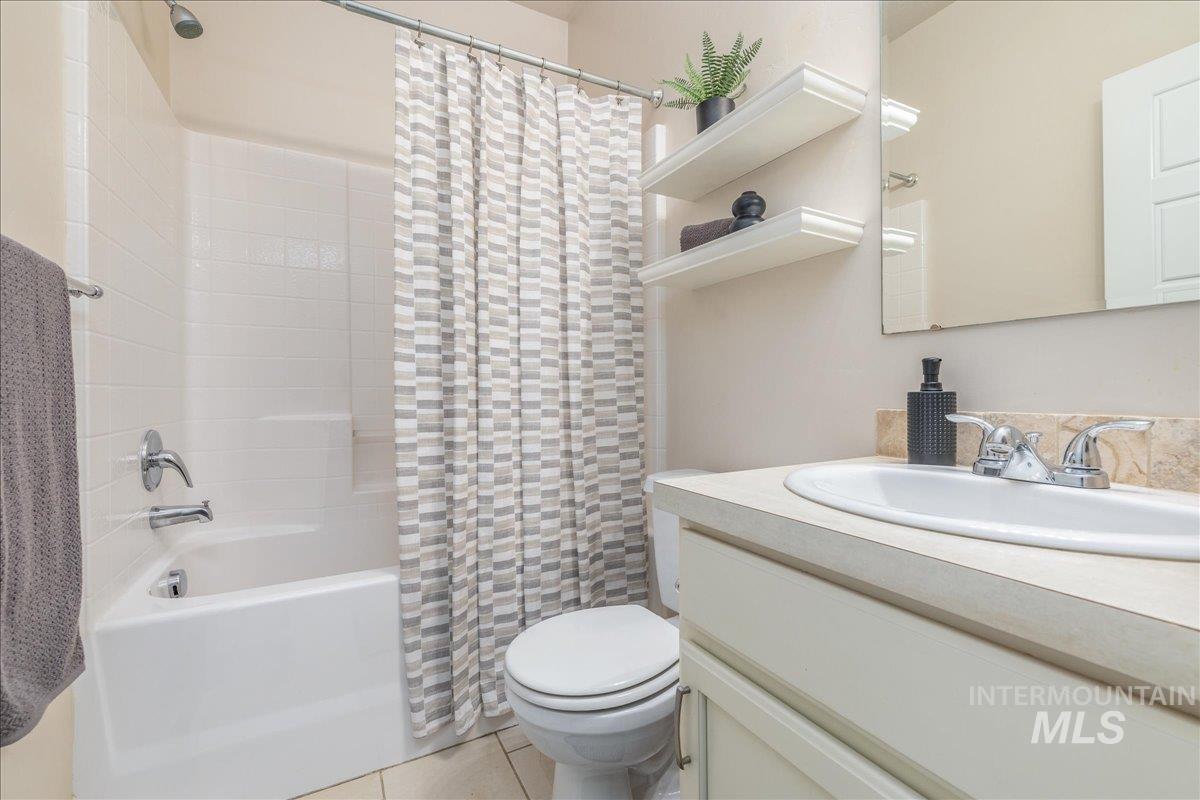 4372 S Cruzatte Ln, Boise, Idaho 83716, 3 Bedrooms, 2 Bathrooms, Residential For Sale, Price $515,000,MLS 98972286