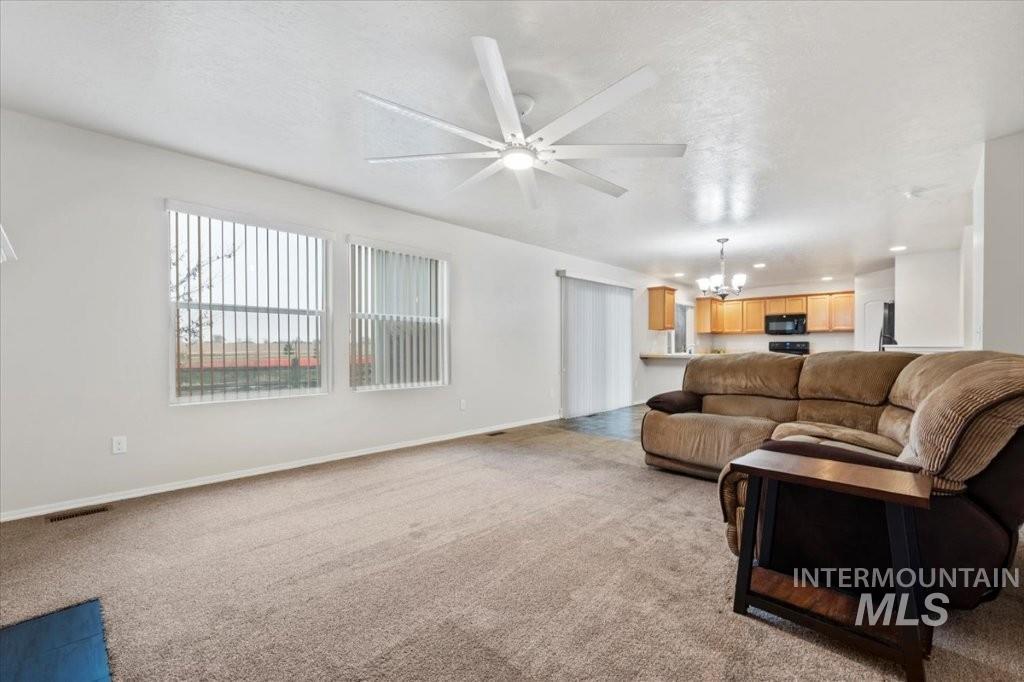 1555 Condor Dr, Middleton, Idaho 83644-4600, 5 Bedrooms, 2.5 Bathrooms, Residential For Sale, Price $650,000,MLS 98972289