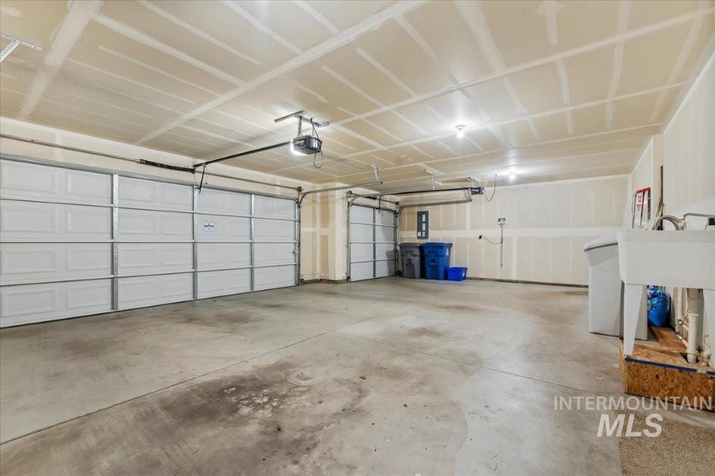 1555 Condor Dr, Middleton, Idaho 83644-4600, 5 Bedrooms, 2.5 Bathrooms, Residential For Sale, Price $650,000,MLS 98972289