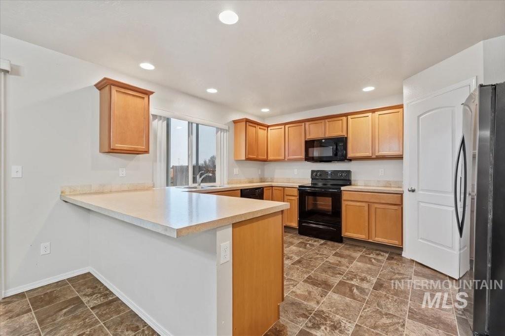 1555 Condor Dr, Middleton, Idaho 83644-4600, 5 Bedrooms, 2.5 Bathrooms, Residential For Sale, Price $650,000,MLS 98972289