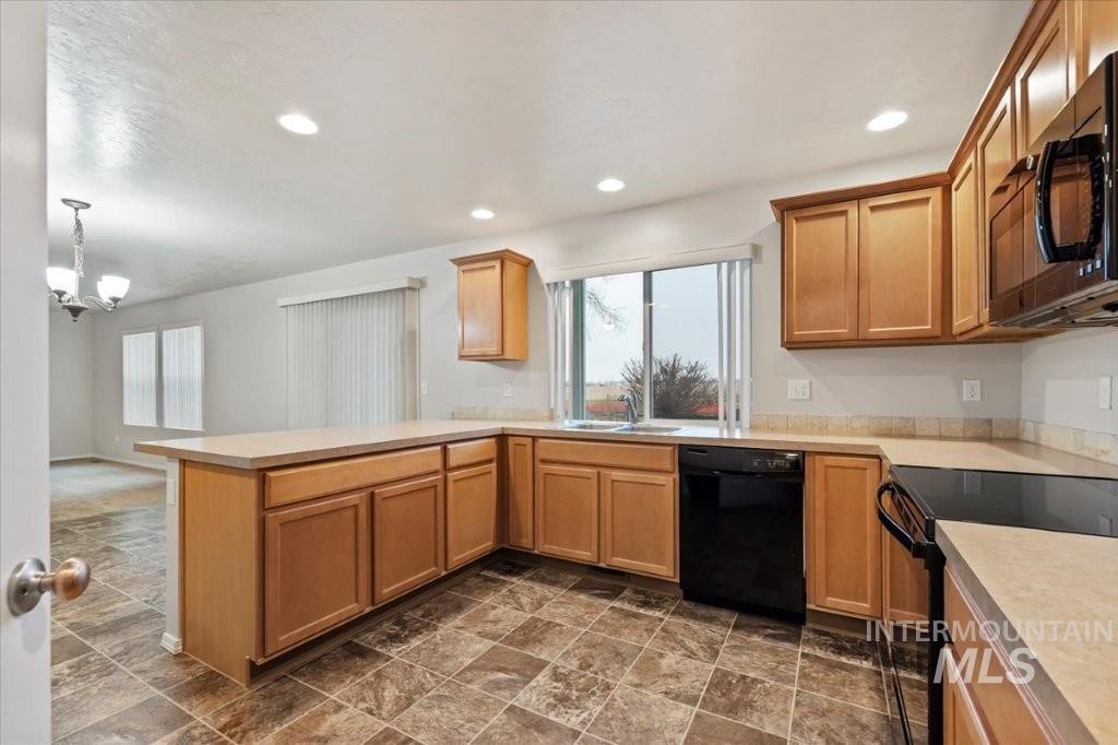 1555 Condor Dr, Middleton, Idaho 83644-4600, 5 Bedrooms, 2.5 Bathrooms, Residential For Sale, Price $650,000,MLS 98972289