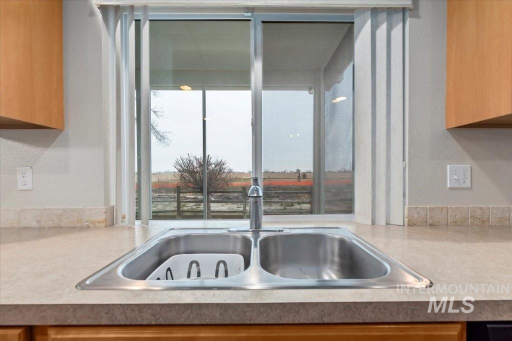 1555 Condor Dr, Middleton, Idaho 83644-4600, 5 Bedrooms, 2.5 Bathrooms, Residential For Sale, Price $650,000,MLS 98972289