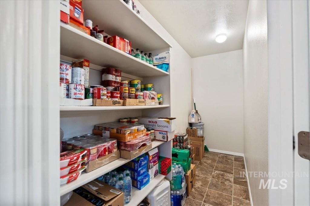 1555 Condor Dr, Middleton, Idaho 83644-4600, 5 Bedrooms, 2.5 Bathrooms, Residential For Sale, Price $650,000,MLS 98972289