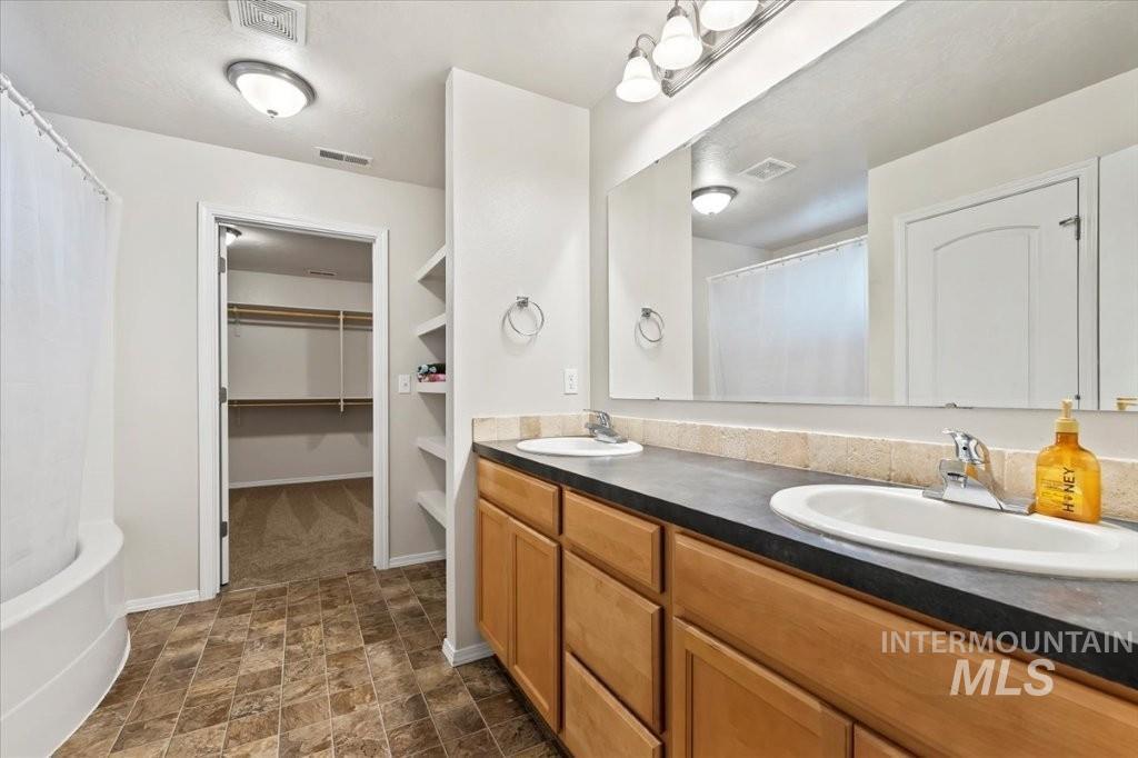 1555 Condor Dr, Middleton, Idaho 83644-4600, 5 Bedrooms, 2.5 Bathrooms, Residential For Sale, Price $650,000,MLS 98972289