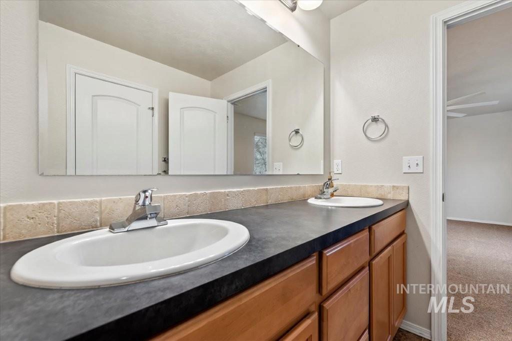 1555 Condor Dr, Middleton, Idaho 83644-4600, 5 Bedrooms, 2.5 Bathrooms, Residential For Sale, Price $650,000,MLS 98972289