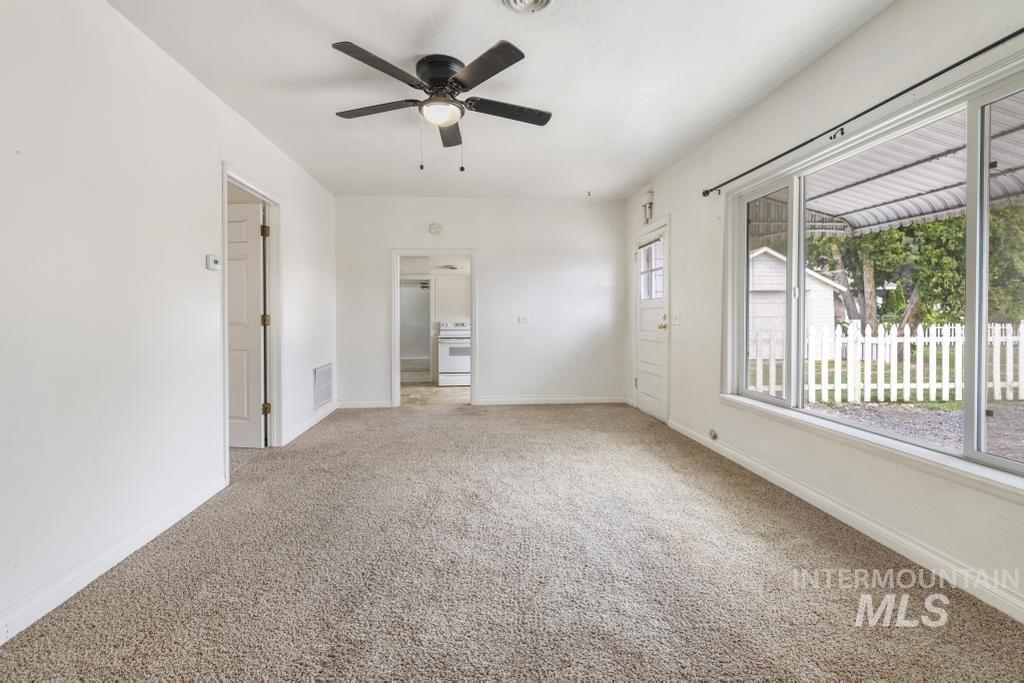 908 Yakima Ave, Filer, Idaho 83328-5334, 2 Bedrooms, 1 Bathroom, Residential For Sale, Price $209,900,MLS 98972290