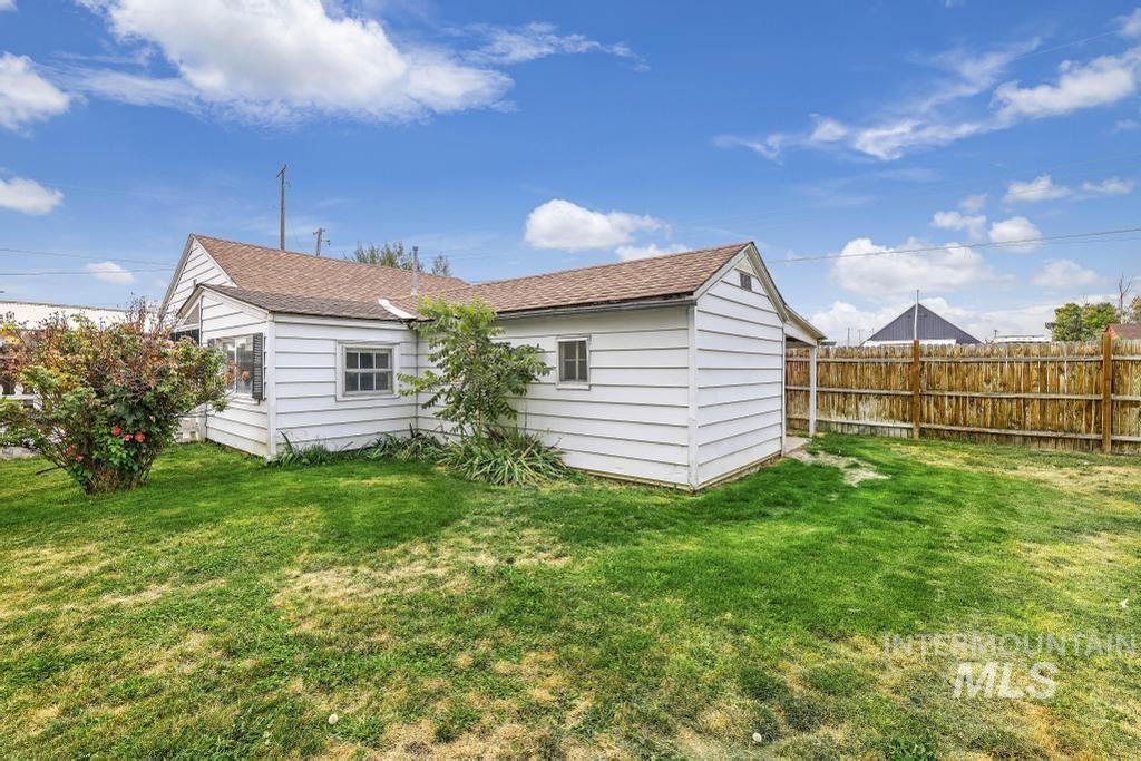 908 Yakima Ave, Filer, Idaho 83328-5334, 2 Bedrooms, 1 Bathroom, Residential For Sale, Price $209,900,MLS 98972290