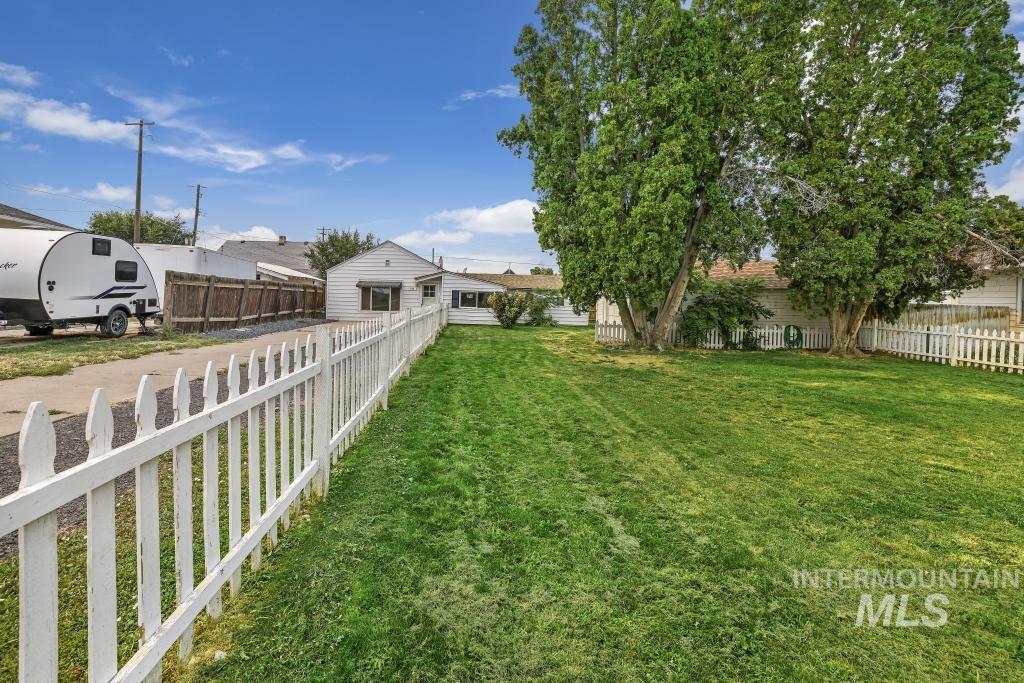 908 Yakima Ave, Filer, Idaho 83328-5334, 2 Bedrooms, 1 Bathroom, Residential For Sale, Price $209,900,MLS 98972290