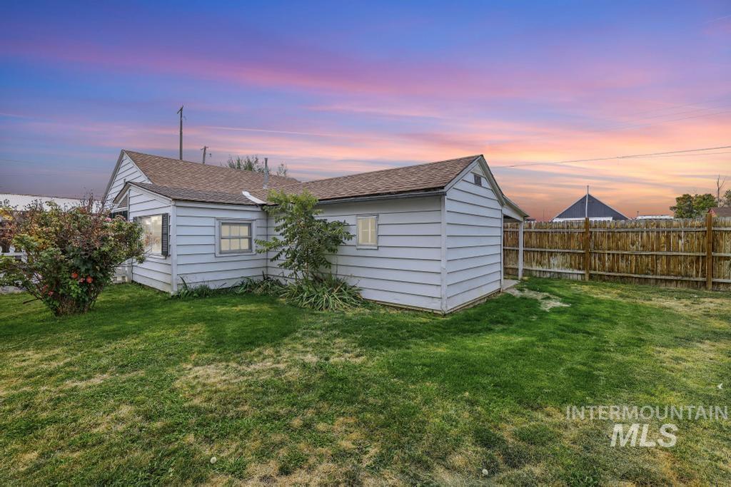 908 Yakima Ave, Filer, Idaho 83328-5334, 2 Bedrooms, 1 Bathroom, Residential For Sale, Price $209,900,MLS 98972290