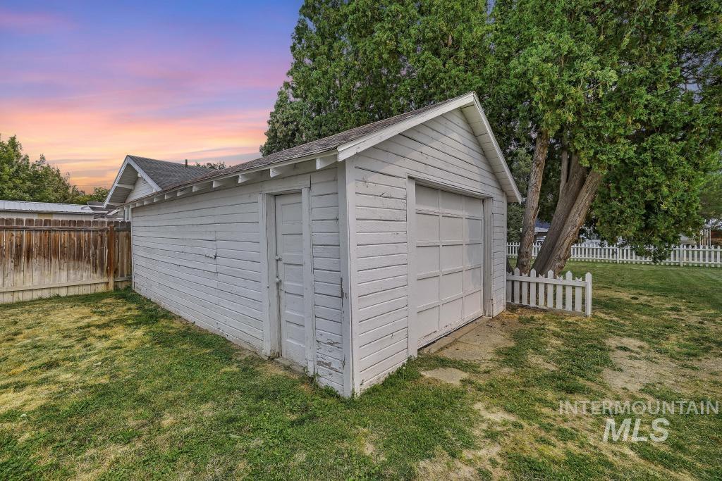 908 Yakima Ave, Filer, Idaho 83328-5334, 2 Bedrooms, 1 Bathroom, Residential For Sale, Price $209,900,MLS 98972290