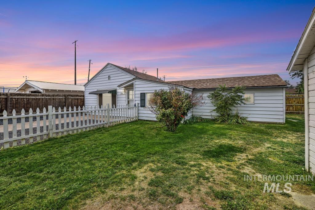 908 Yakima Ave, Filer, Idaho 83328-5334, 2 Bedrooms, 1 Bathroom, Residential For Sale, Price $209,900,MLS 98972290