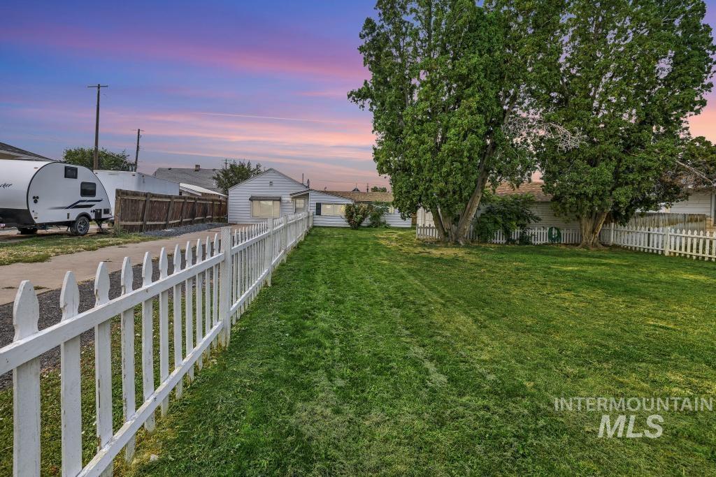 908 Yakima Ave, Filer, Idaho 83328-5334, 2 Bedrooms, 1 Bathroom, Residential For Sale, Price $209,900,MLS 98972290