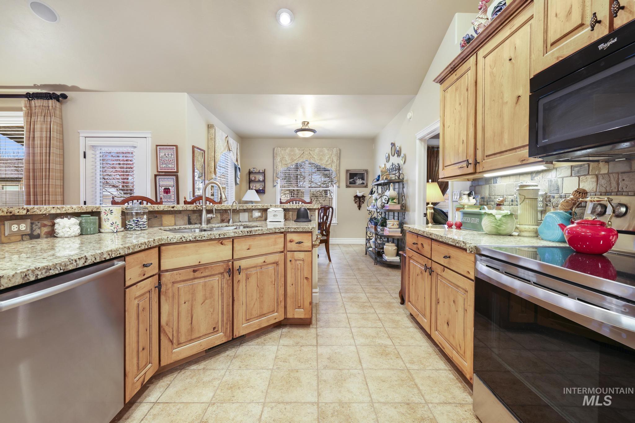 455 Coiner Circle, Twin Falls, Idaho 83301, 3 Bedrooms, 2.5 Bathrooms, Residential For Sale, Price $565,000,MLS 98972291