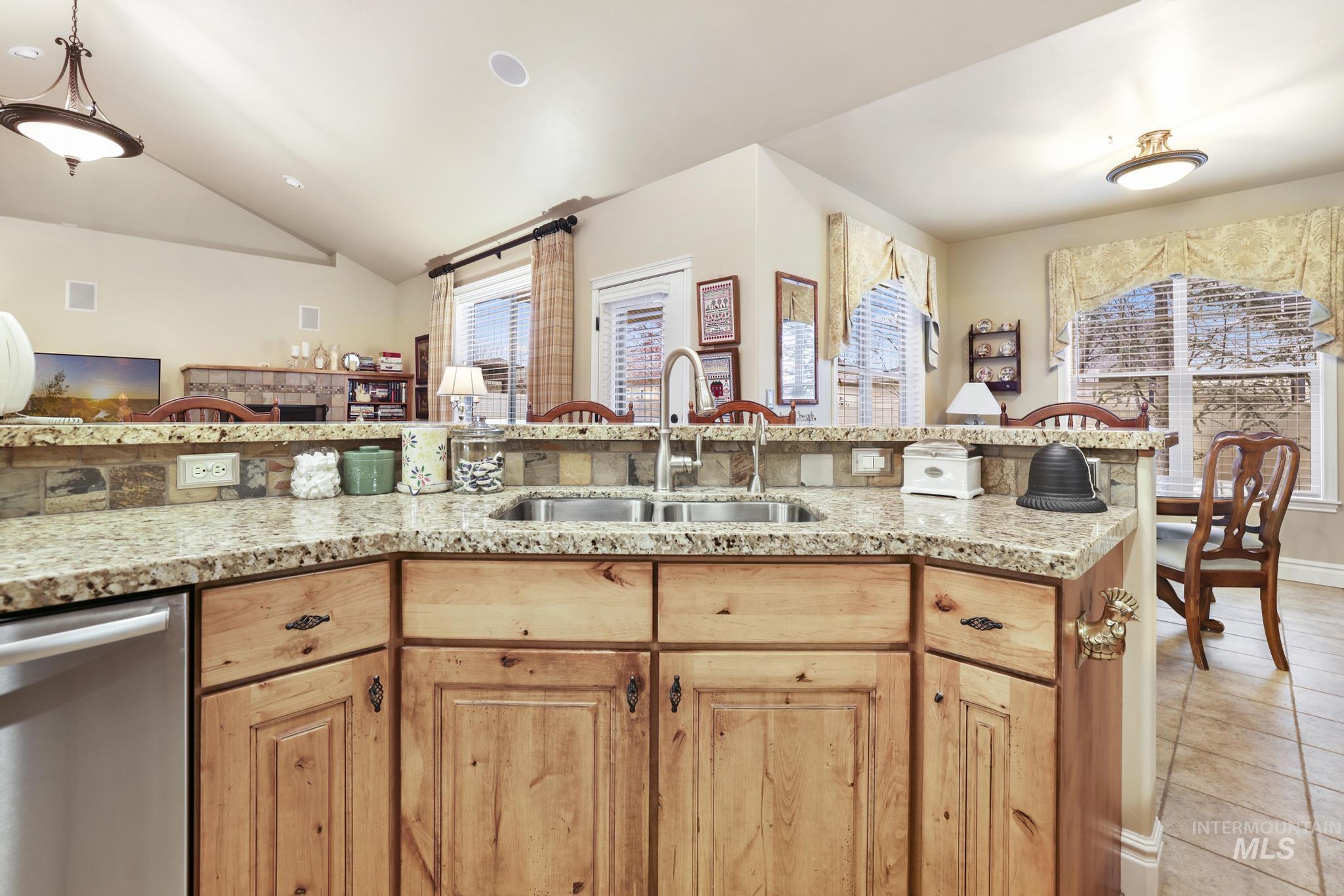 455 Coiner Circle, Twin Falls, Idaho 83301, 3 Bedrooms, 2.5 Bathrooms, Residential For Sale, Price $565,000,MLS 98972291