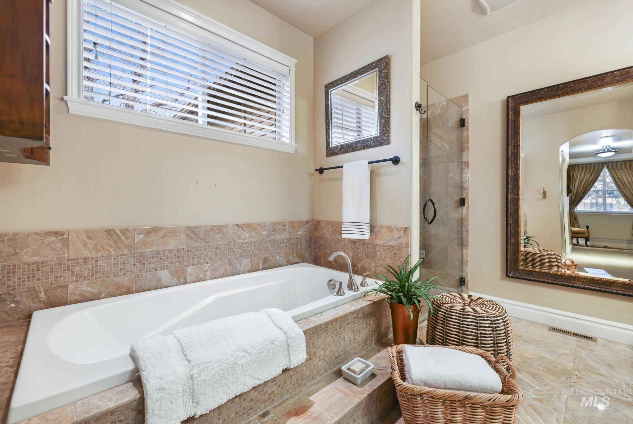 455 Coiner Circle, Twin Falls, Idaho 83301, 3 Bedrooms, 2.5 Bathrooms, Residential For Sale, Price $565,000,MLS 98972291