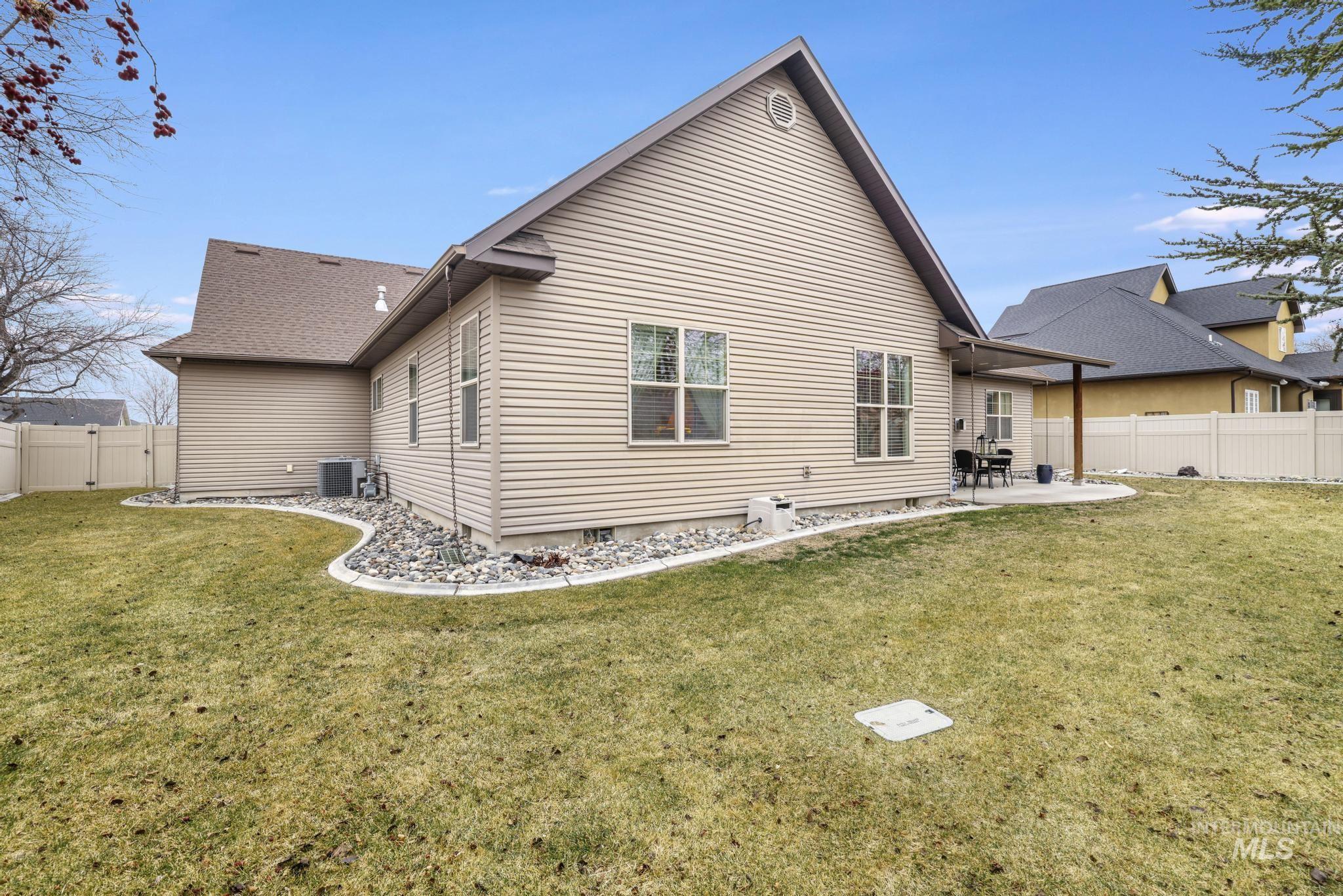 455 Coiner Circle, Twin Falls, Idaho 83301, 3 Bedrooms, 2.5 Bathrooms, Residential For Sale, Price $565,000,MLS 98972291