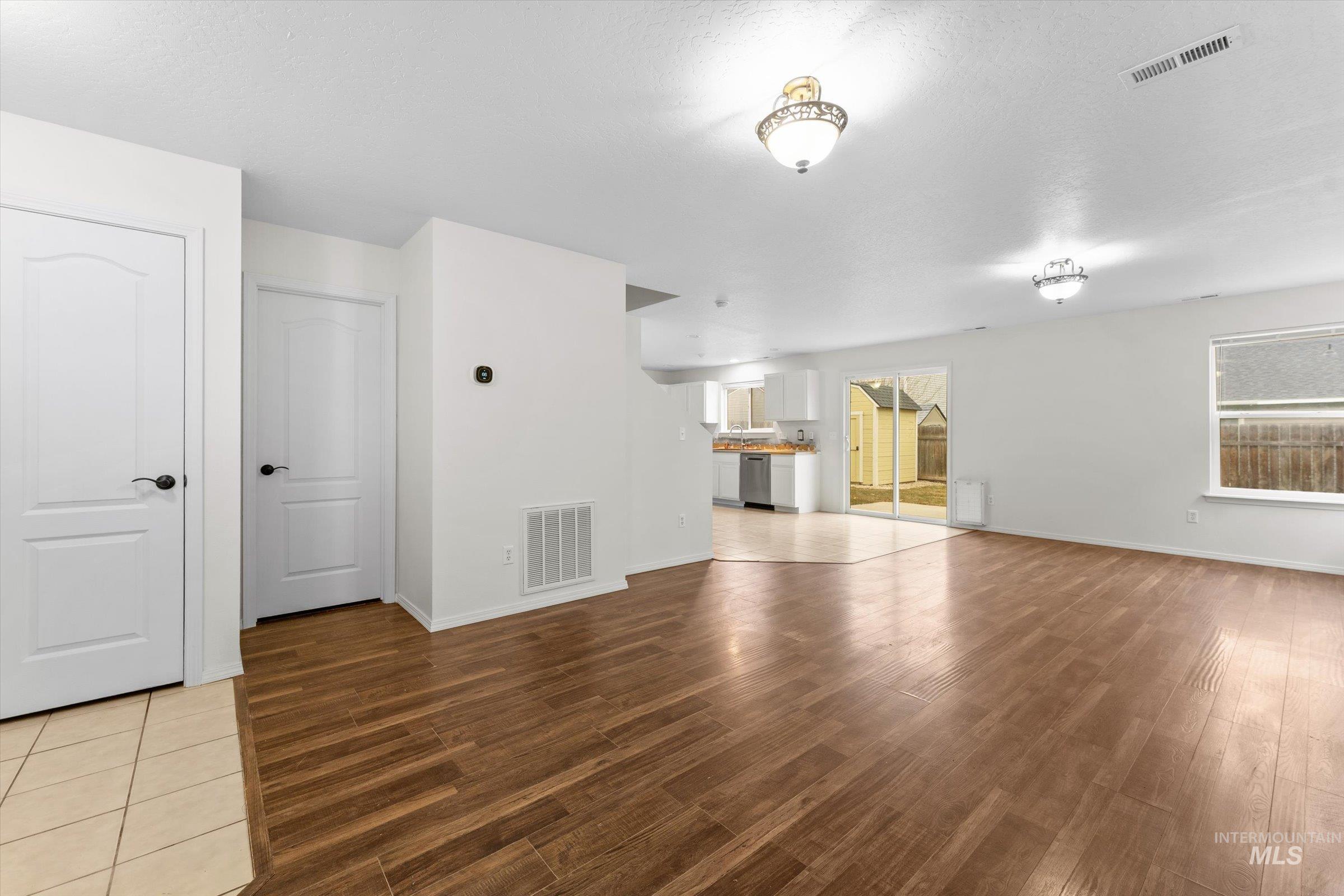 9630 W Portola, Boise, Idaho 83709, 3 Bedrooms, 2.5 Bathrooms, Residential For Sale, Price $399,900,MLS 98972294